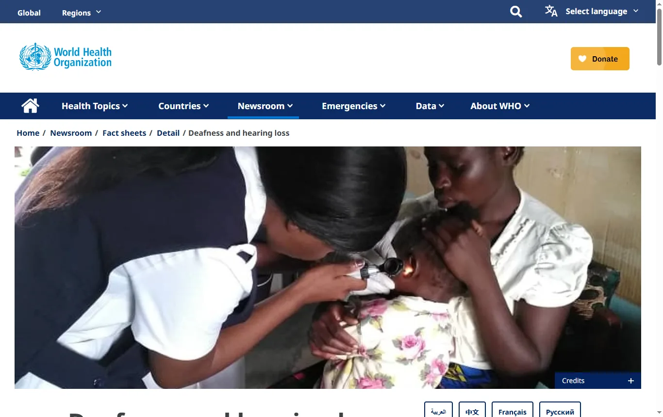 Capture de who.int : fiche d'information « Surdité et perte d'audition » (who.int/news-room/fact-sheets/detail/deafness-and-hearing-loss), passage sur les jeunes adultes à risque et l'écoute sans danger